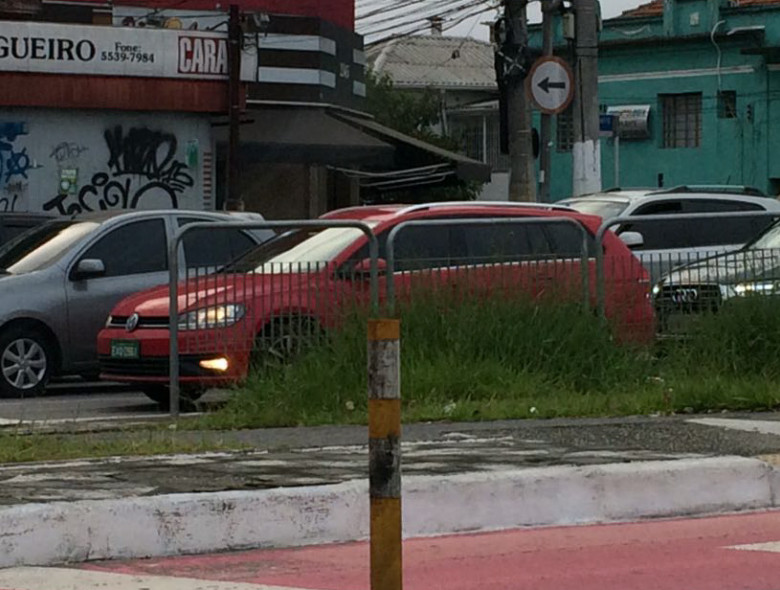 Três protótipos com a carroceria da perua foram fotografados recentemente no país